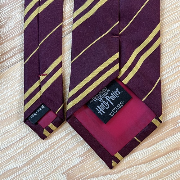 NWOT Hogwarts Hand Made Silk Necktie - Picture 2 of 6
